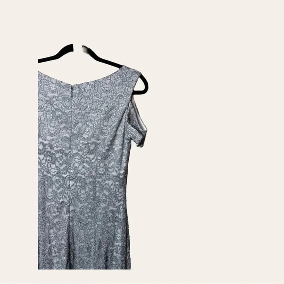 R&M RICHARDS OFF THE SHOULDER LACE GOWN SIZE 8 WHITE/SILVER/PLATINUM‎ IN COLOR - Picture 9 of 12
